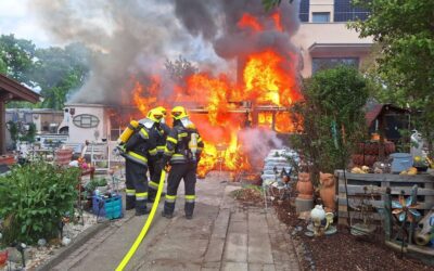 Brand einer Gartenhütte