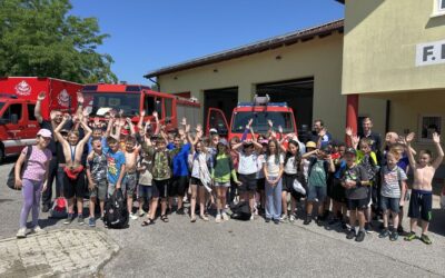 Volksschulkinder der Stapfgasse zu Besuch bei der Feuerwehr