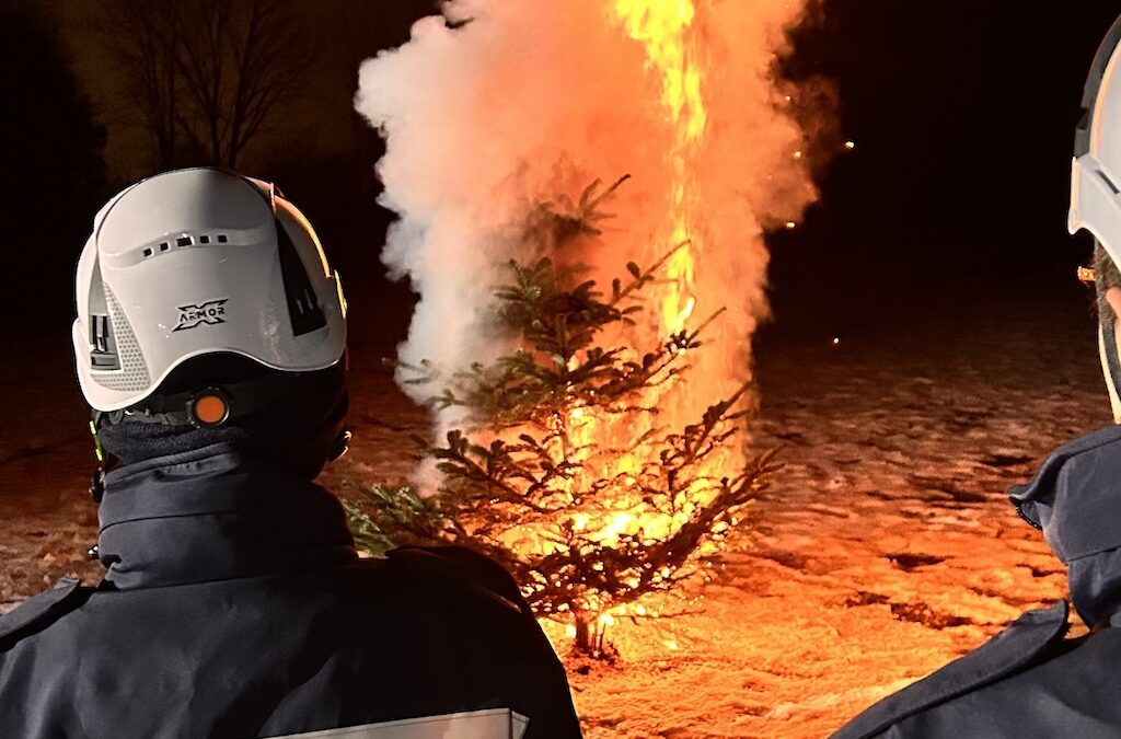 Schnell, heiß, lehrreich – Jugendfeuerwehr probt den Ernstfall
