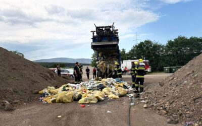 Fahrzeugbrand Groß (Müllfahrzeug)
