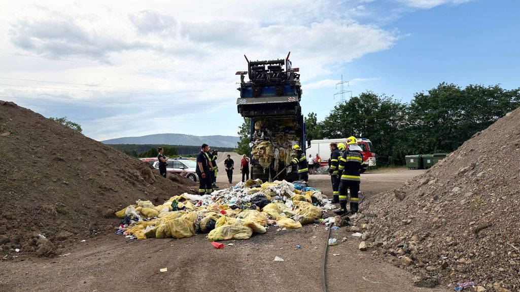 Fahrzeugbrand Groß (Müllfahrzeug)